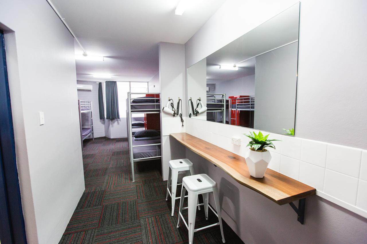 แมดมังกี้ แบ็กแพกเกอร์ วอเตอร์ฟรอนต์ Hostel แคนส์ ภายนอก รูปภาพ