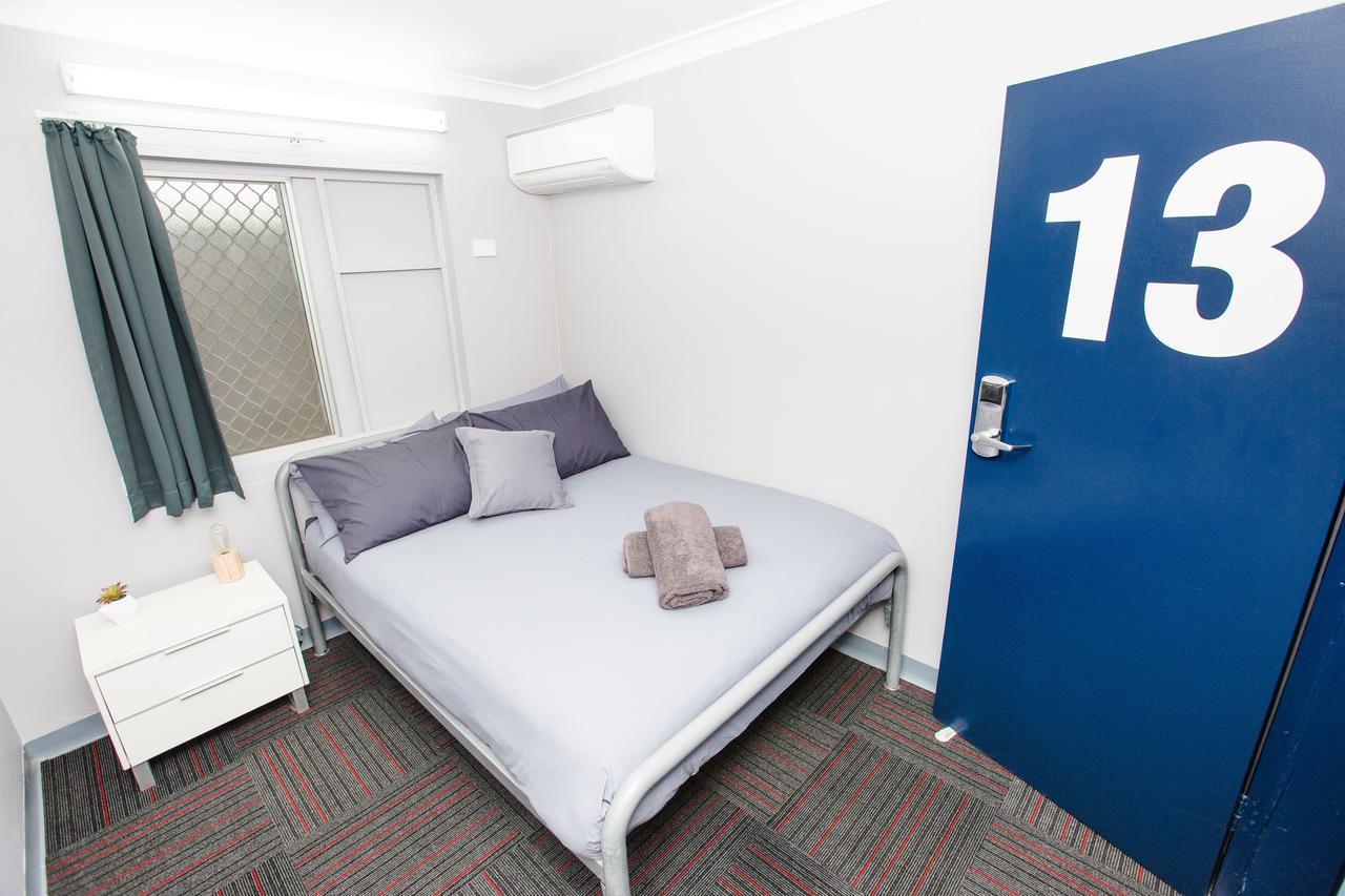 แมดมังกี้ แบ็กแพกเกอร์ วอเตอร์ฟรอนต์ Hostel แคนส์ ภายนอก รูปภาพ